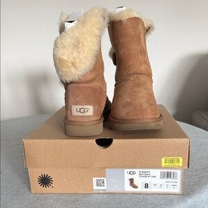 UGG Chestnut Boots with Cream Fur